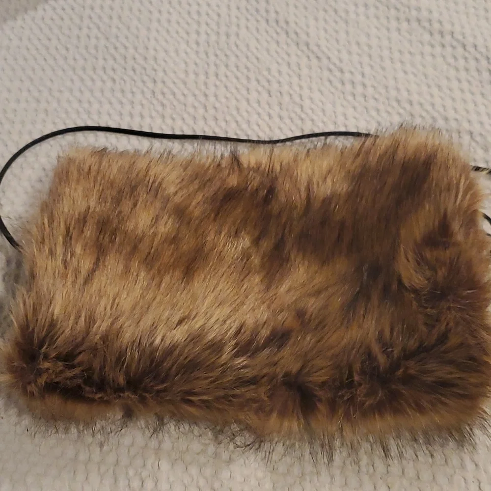 LA CARRIE Faux Fur Hand Muffs Women Winter Fuzzy Pouch Furry Plush Muffle (#22)